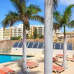 Sea&sun Paradise, Heated Pool, 2br, Parking *