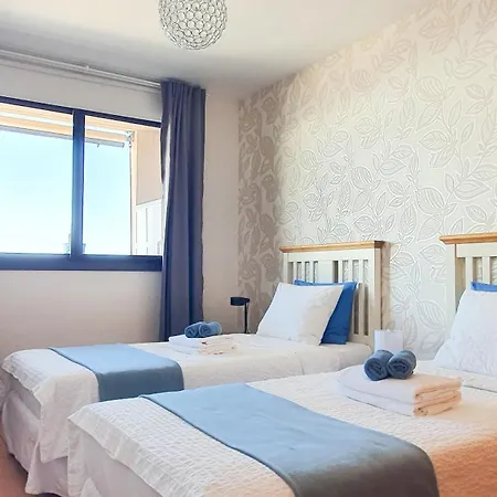 Sea&sun Paradise, Heated Pool, 2br, Parking