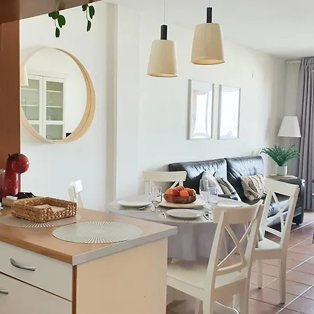 Sea&sun Paradise, Heated Pool, 2br, Parking Apartament