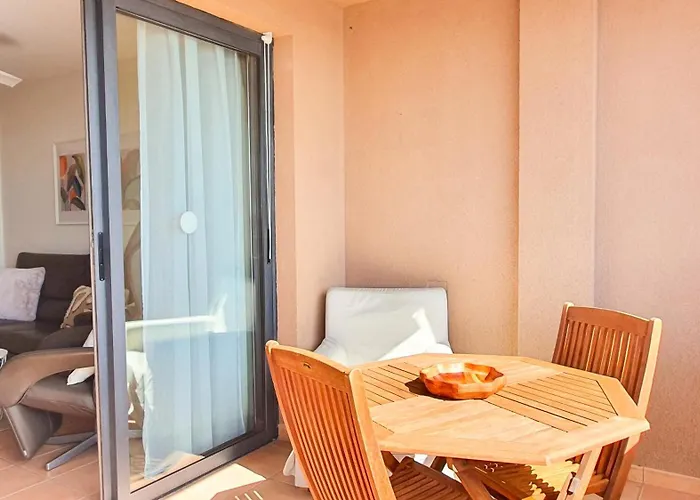 شقة Sea&sun Paradise, Heated Pool, 2br, Parking