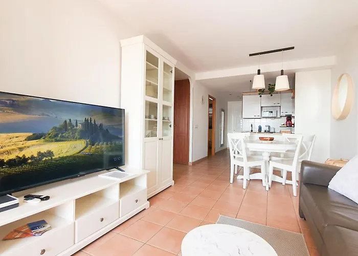 Sea&sun Paradise, Heated Pool, 2br, Parking