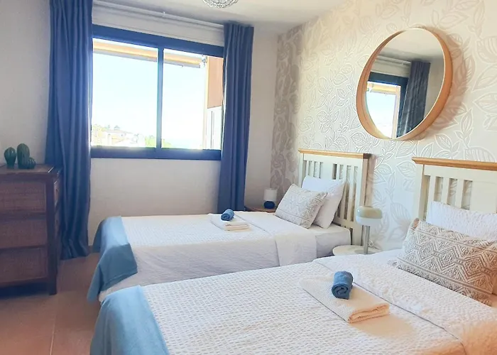 Sea&sun Paradise, Heated Pool, 2br, Parking *