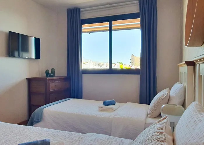 Sea&sun Paradise, Heated Pool, 2br, Parking Apartment